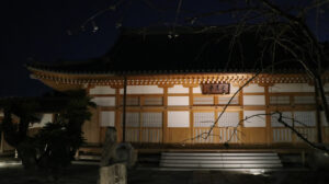 夜のお寺の写真